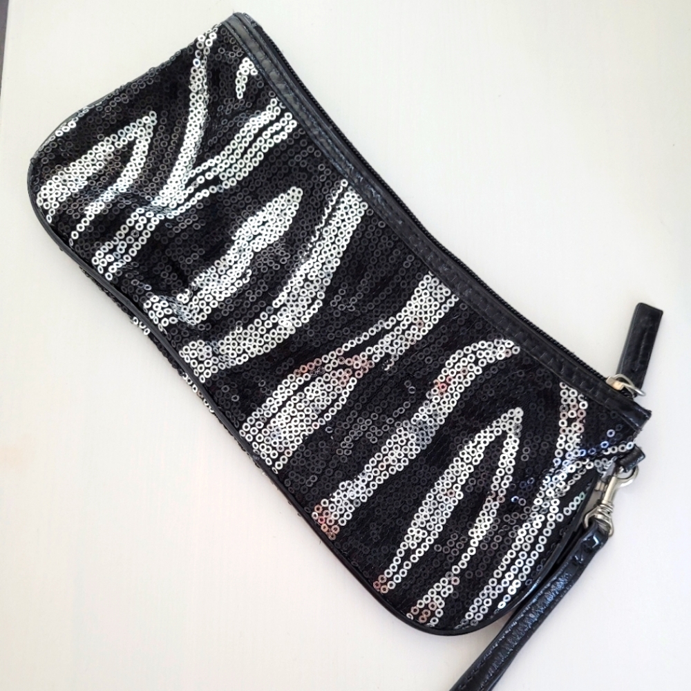 🌟Black and silver clutch